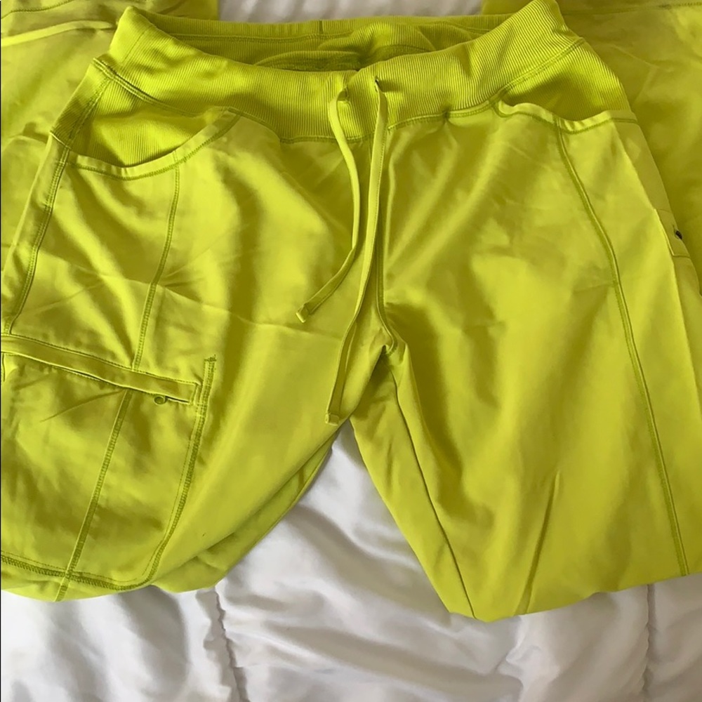 Cherokee infinity scrub set